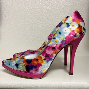 Hot pink floral pumps. Size 8.5. Brand: Limelight.